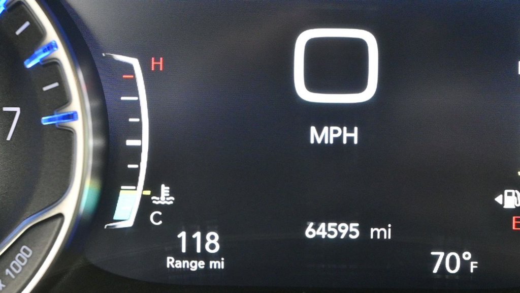 Used 2023 Chrysler Pacifica Touring-L FWD image 12