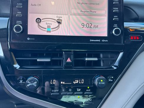 Used 2022 Toyota Camry XLE FWD image 15
