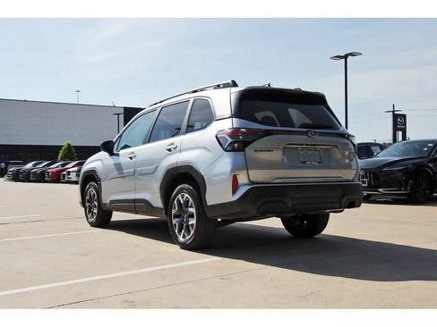 Used 2025 Subaru Forester Premium w/ Convenience Package #1 AWD/4WD image 2