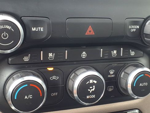 Used 2020 RAM 1500 Laramie AWD/4WD image 17