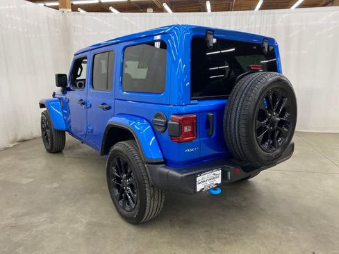 Used 2024 Jeep Wrangler Unlimited Sahara AWD/4WD image 4