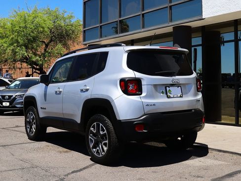 Used 2017 Jeep Renegade Latitude w/ Safety & Security Group (ALP) AWD/4WD image 9
