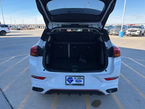 Used 2022 Buick Encore GX Essence w/ Sport Touring Package FWD image 21