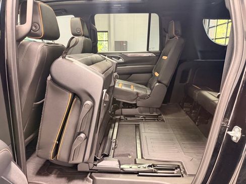 Used 2024 GMC Yukon XL AT4 w/ AT4 Premium Plus Package AWD/4WD image 23