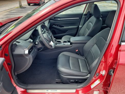Used 2022 Nissan Altima 2.5 Platinum AWD/4WD image 12