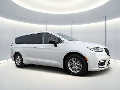 Certified 2024 Chrysler Pacifica Touring-L image 1