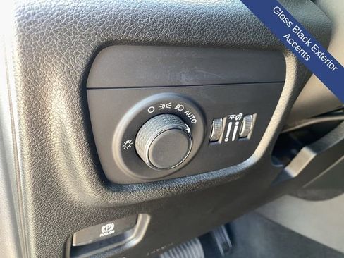 Used 2025 Jeep Grand Cherokee L Laredo AWD/4WD image 28