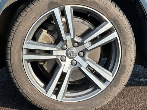 Used 2019 Volvo XC60 T6 Momentum w/ Premium Package image 30