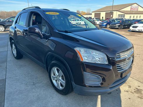 Used 2016 Chevrolet Trax LT w/ LT Convenience Package image 3