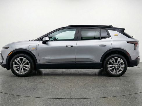 Used 2025 Chevrolet Equinox LT FWD image 5