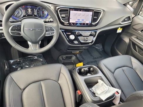 New 2026 Chrysler Voyager LX image 9