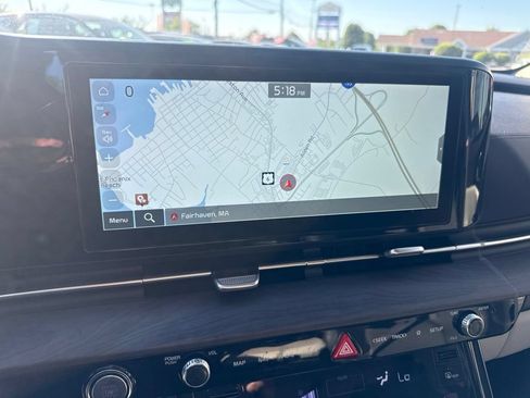 Used 2024 Kia Carnival EX FWD image 23