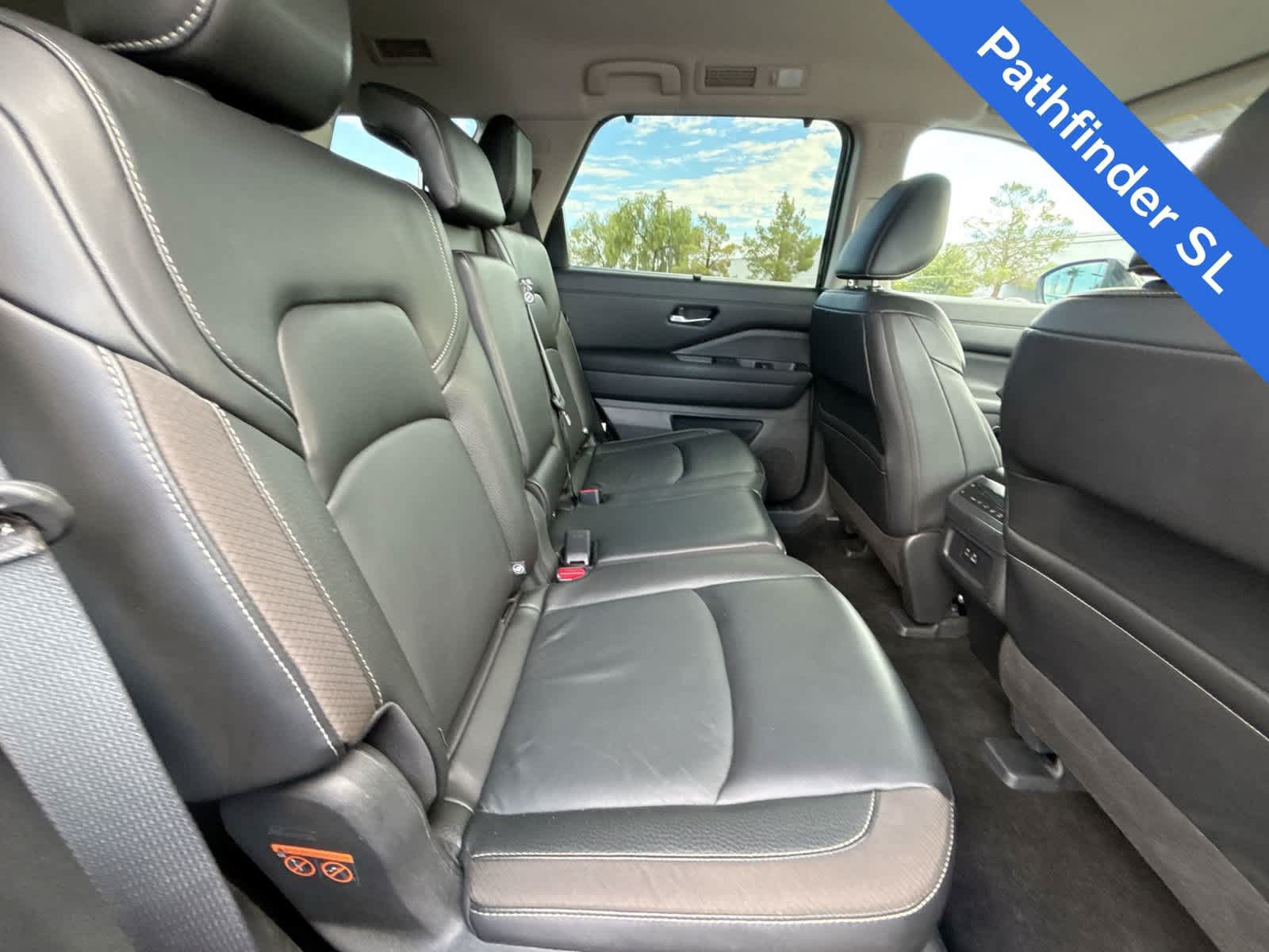 Used 2024 Nissan Pathfinder SL w/ Black Appearance Package FWD image 17