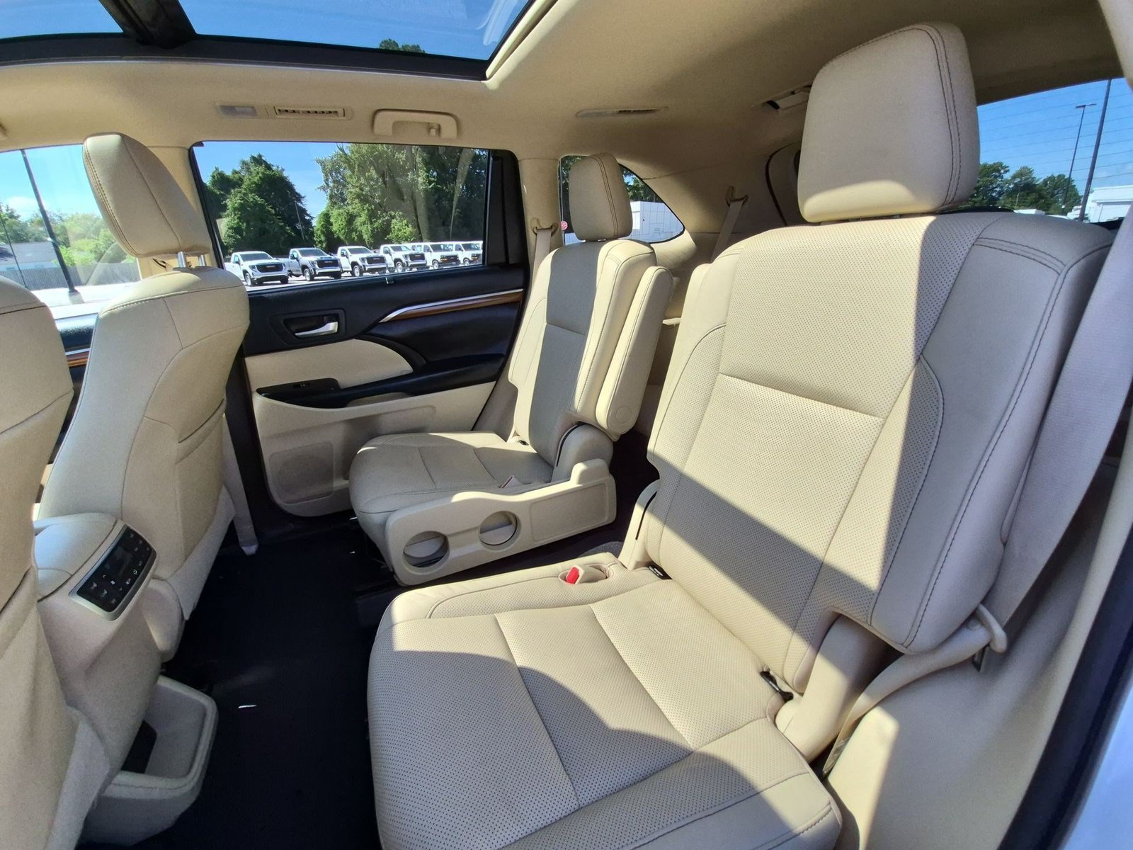 Used 2019 Toyota Highlander Limited Platinum AWD/4WD image 25