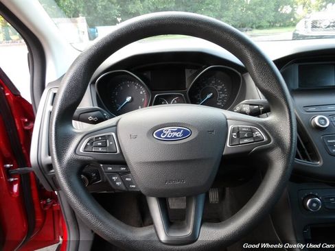 Used 2018 Ford Focus SE FWD image 16