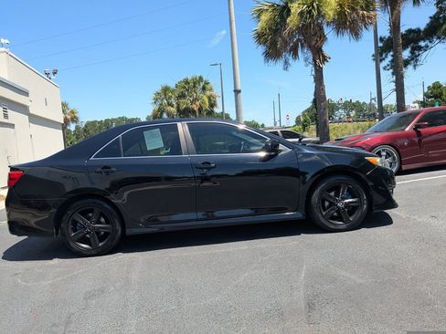 Used 2013 Toyota Camry SE FWD image 3