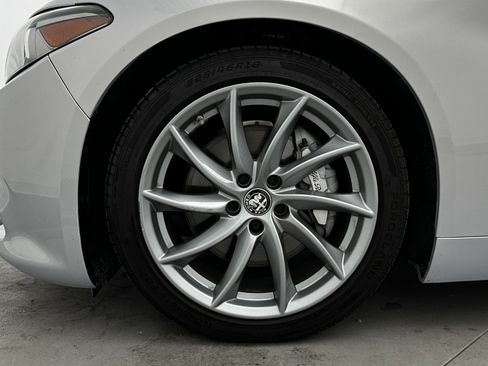 Used 2022 Alfa Romeo Giulia Ti image 11