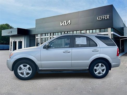 Used 2008 Kia Sorento LX w/ Sport Pkg image 5