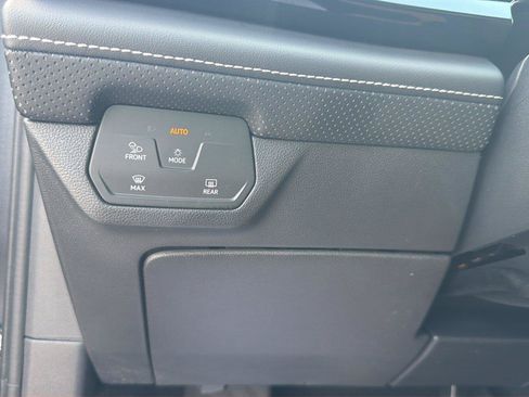 Used 2024 Volkswagen Atlas SE AWD/4WD image 14