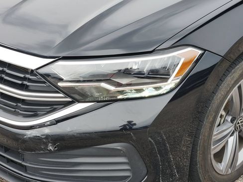 Used 2023 Volkswagen Jetta SE FWD image 3