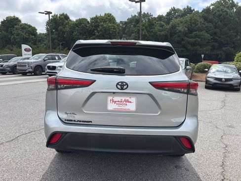 Used 2023 Toyota Highlander L FWD image 18