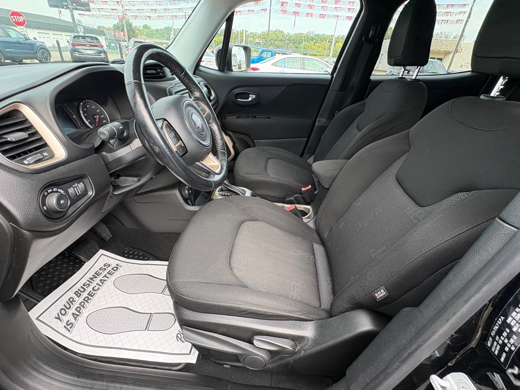 Used 2017 Jeep Renegade Latitude w/ Cold Weather Group AWD/4WD image 9