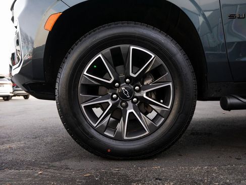 Used 2021 Chevrolet Suburban Z71 w/ Z71 Off-Road Package image 7