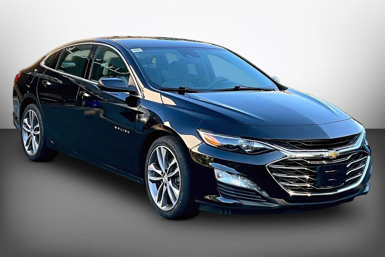 Used 2025 Chevrolet Malibu LT FWD image 2