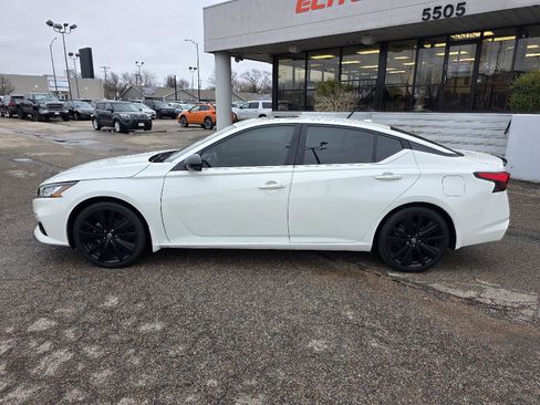 Used 2022 Nissan Altima 2.5 SR w/ Midnight Edition Package image 8