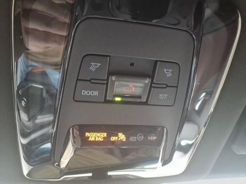 Used 2024 Toyota Venza image 26