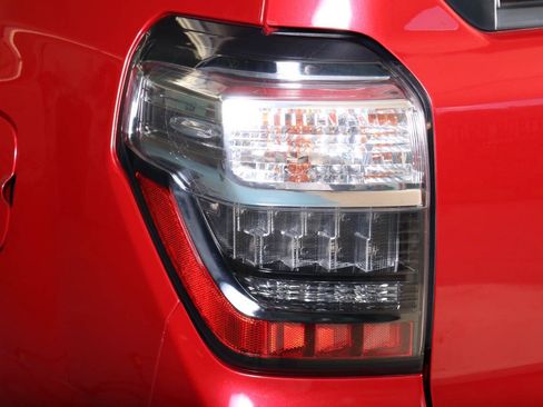 Used 2017 Toyota 4Runner TRD Off-Road Premium AWD/4WD image 30