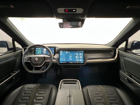 Used 2025 Rivian R1S Adventure Dual AWD/4WD image 9