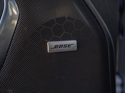 Used 2023 GMC Yukon XL SLT w/ SLT Premium Package image 13