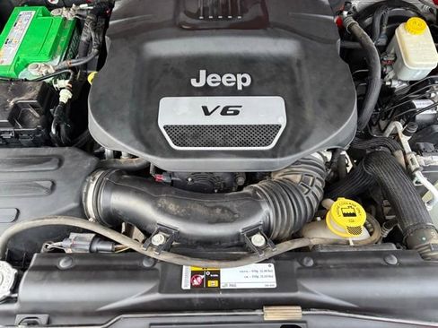 Used 2014 Jeep Wrangler Unlimited Rubicon w/ Connectivity Group image 27