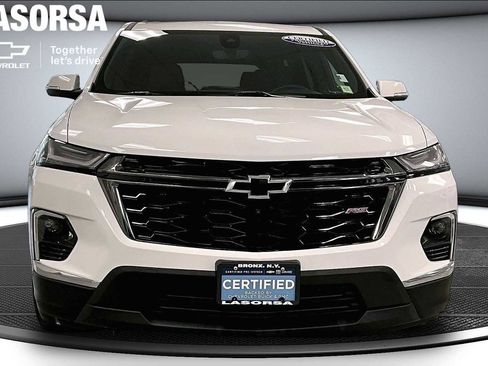 Used 2023 Chevrolet Traverse RS AWD/4WD image 3