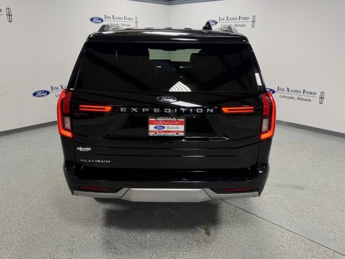 Used 2025 Ford Expedition Platinum image 5