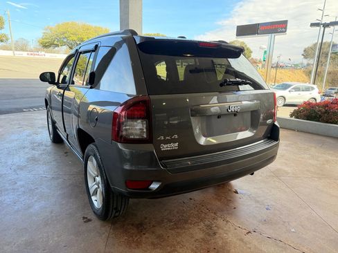 Used 2016 Jeep Compass Latitude image 4