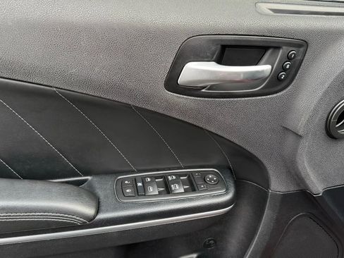 Used 2017 Dodge Charger SXT w/ AWD Plus Group image 16
