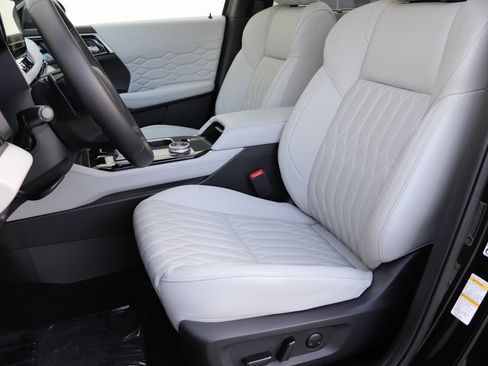 Used 2025 Mitsubishi Outlander AWD image 22