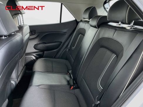 Used 2023 Hyundai Venue Limited FWD image 28