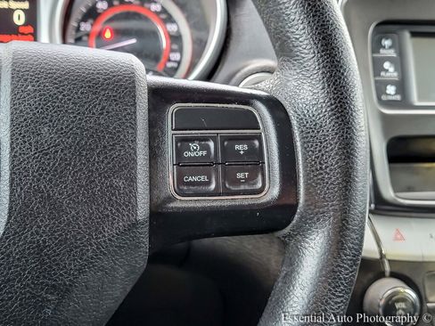 Used 2018 Dodge Journey SE image 19