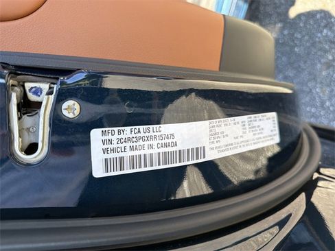 Used 2024 Chrysler Pacifica Pinnacle w/ Trailer Tow Group image 32