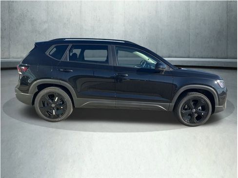 New 2026 Volkswagen Taos SE image 6