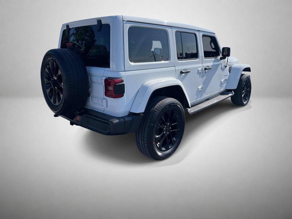 Used 2021 Jeep Wrangler Unlimited Sahara w/ Cold Weather Group AWD/4WD image 3