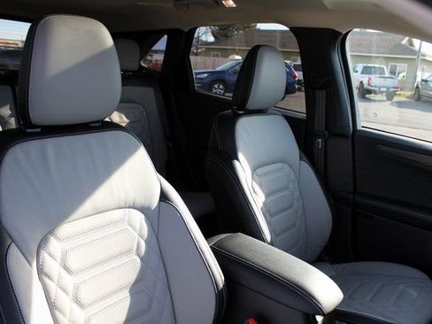 Used 2024 Ford Escape Platinum w/ Premium Technology Package image 18