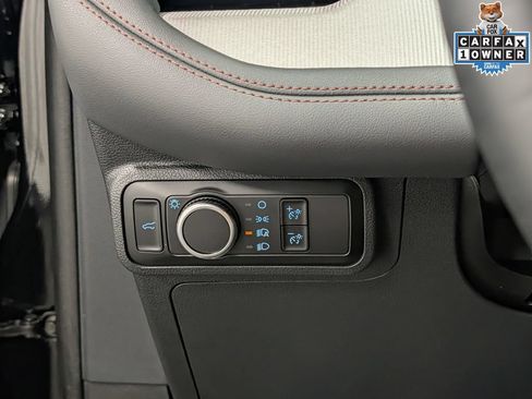 Used 2025 Ford Explorer Active AWD/4WD image 24