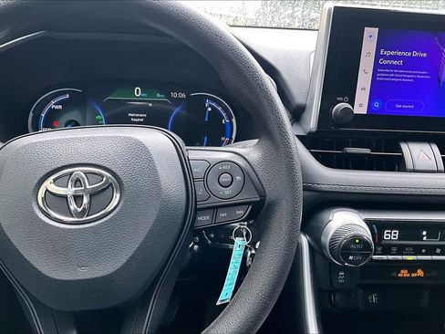 Used 2024 Toyota RAV4 LE AWD/4WD image 24