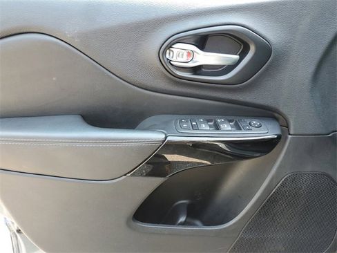 Used 2023 Jeep Cherokee Altitude Lux image 23