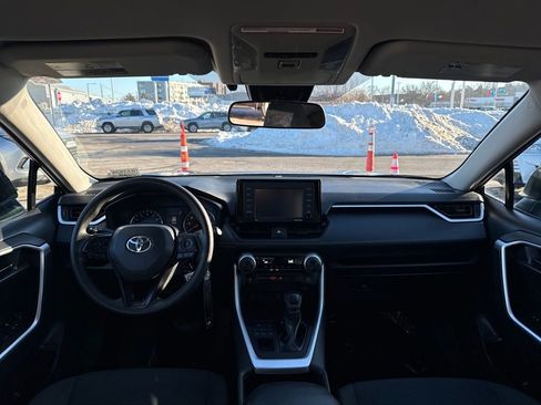 Used 2022 Toyota RAV4 LE image 11