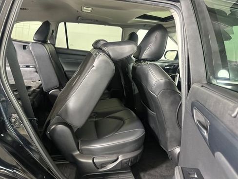 Used 2022 Toyota Highlander XLE image 28